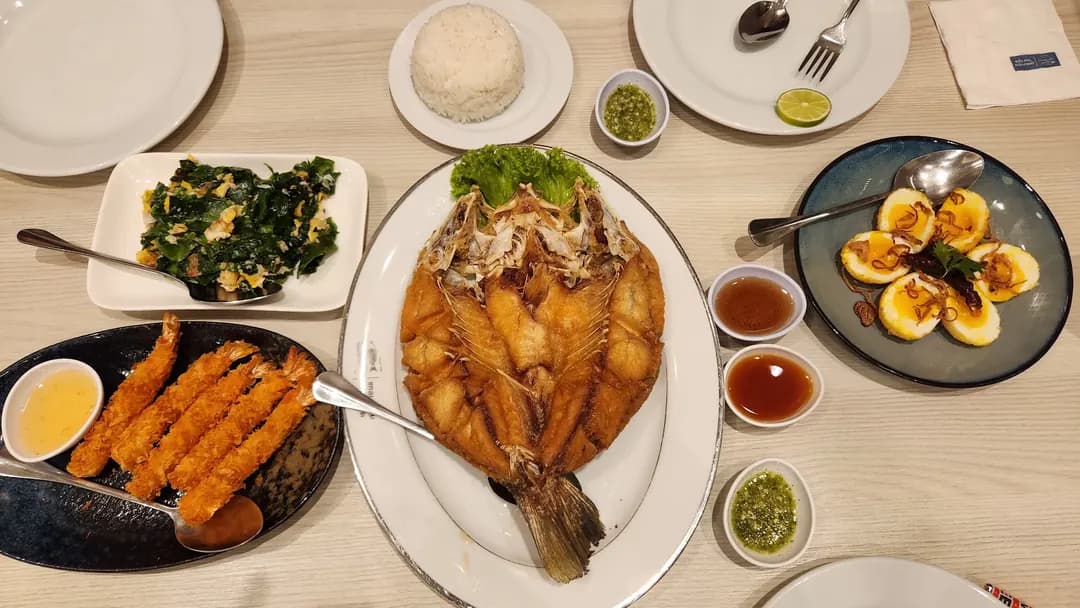 Laem Charoen Thai Seafood • 1 Utama photo 3
