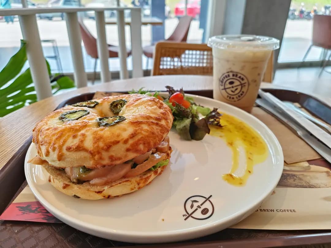 The Coffee Bean & Tea Leaf photo 3
