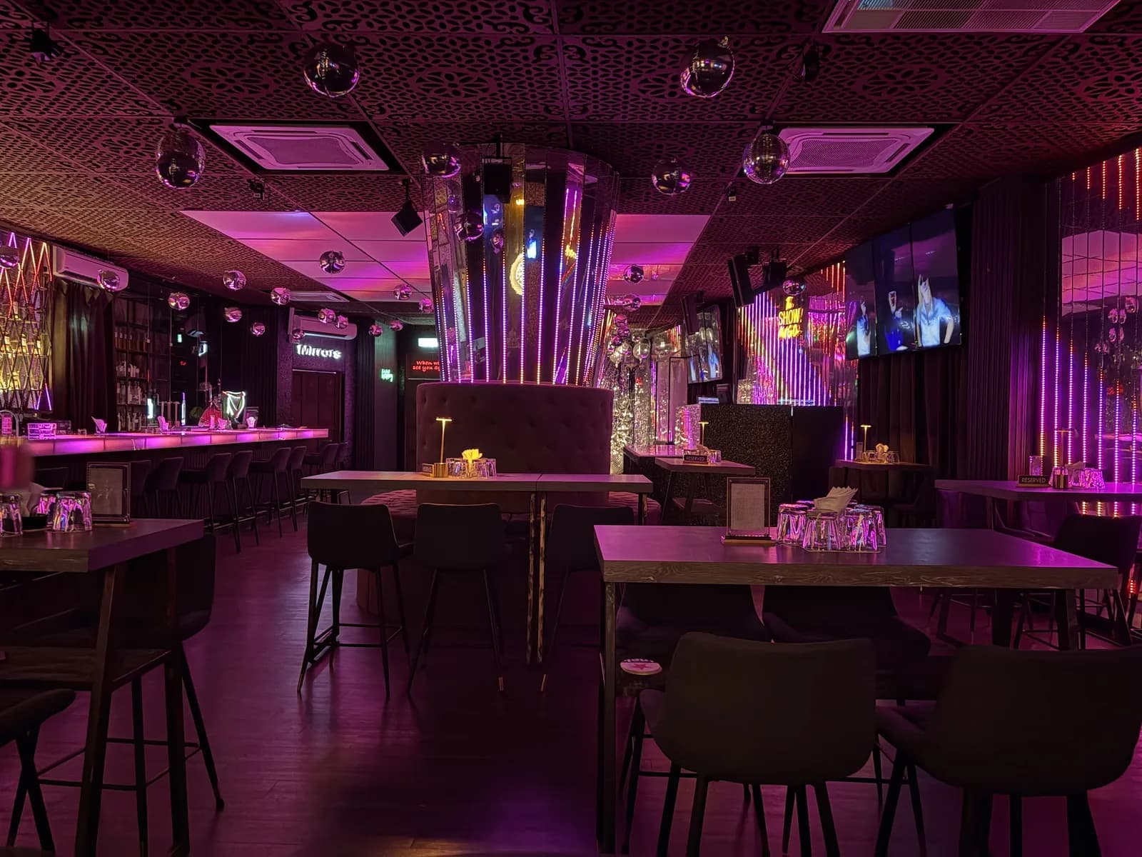 Visuals Bar & Restaurant