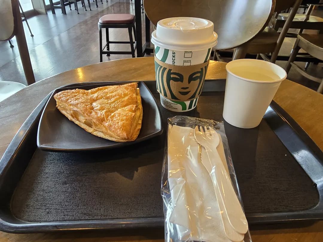 Starbucks Great Eastern Mall photo 3