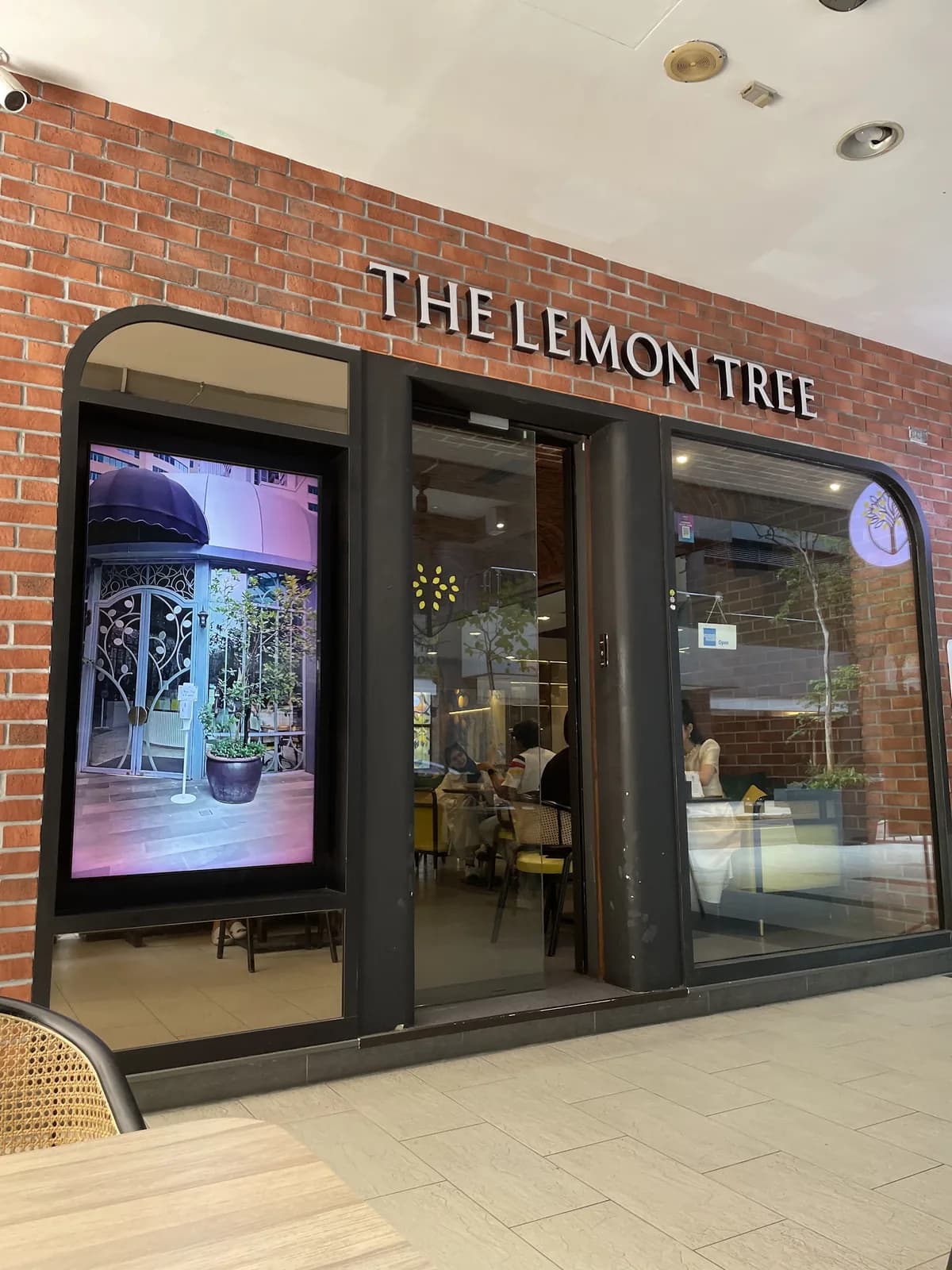The Lemon Tree • Publika