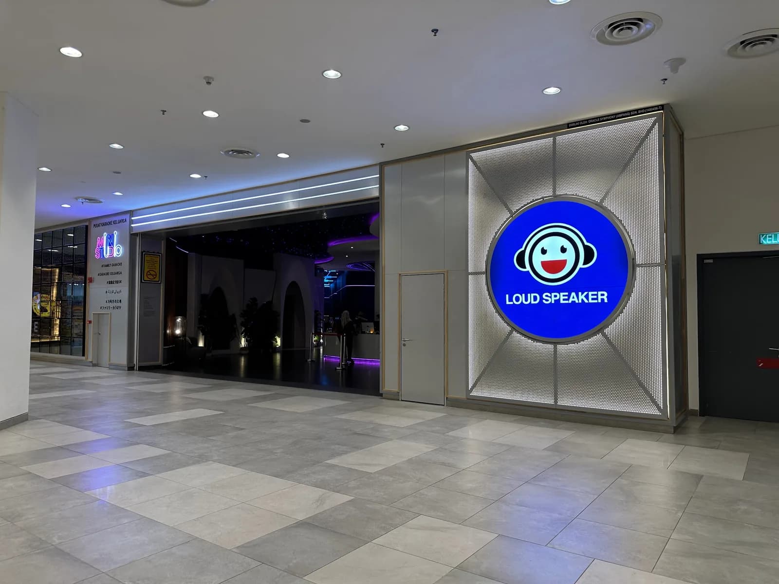 Loud Speaker Datum Jelatek Mall KL (Family Karaoke)