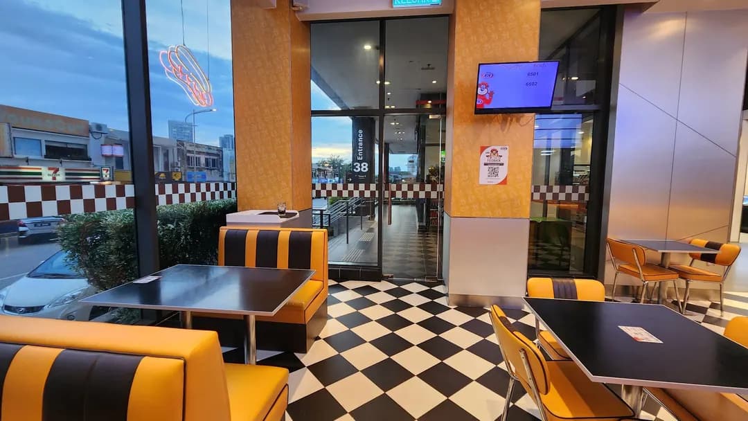 A&W Seventeen Mall photo 2