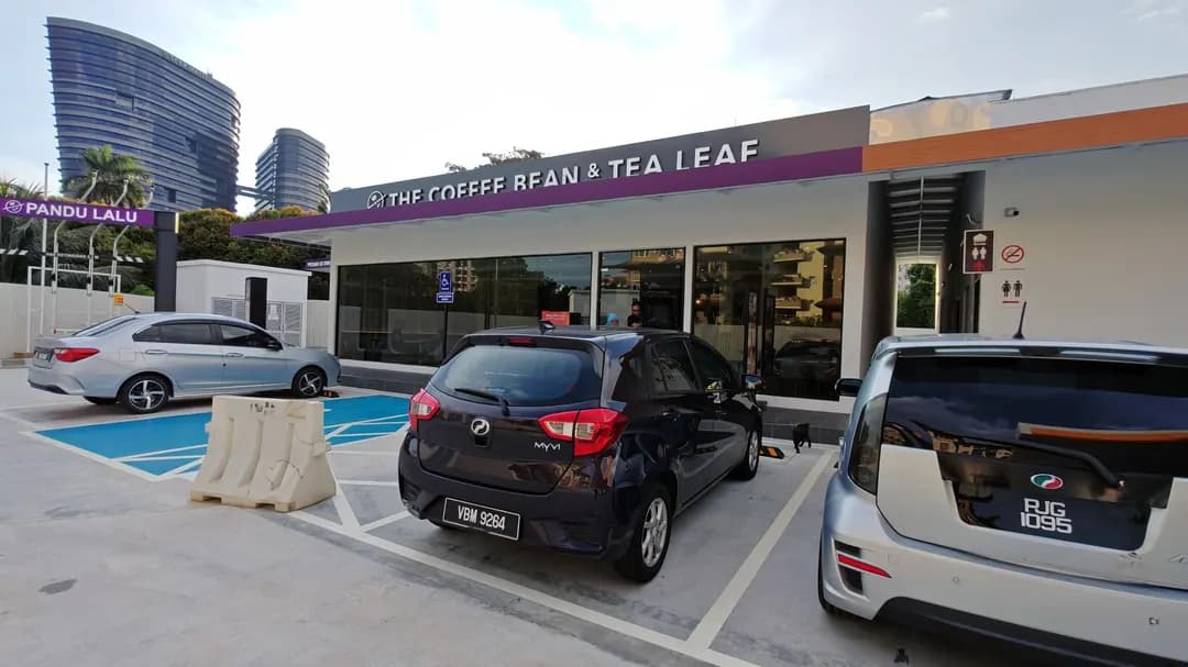 The Coffee Bean & Tea Leaf photo 2