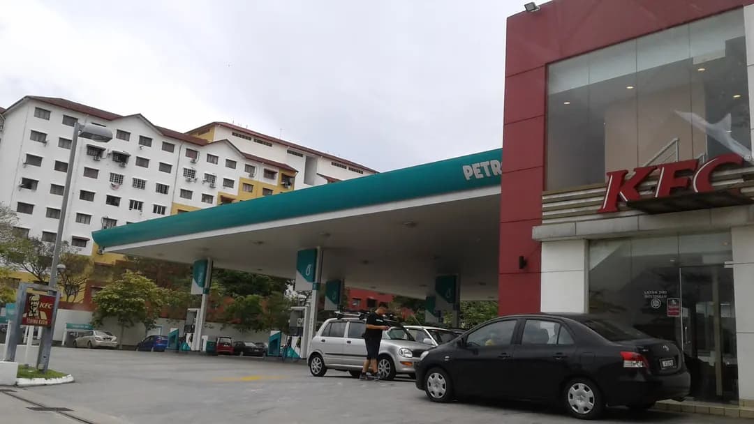 KFC Petronas Petaling Utama Drive Thru photo 2