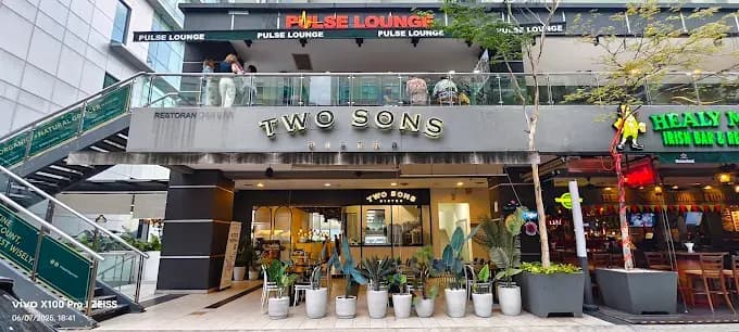 Two Sons Bistro @ Publika photo 2