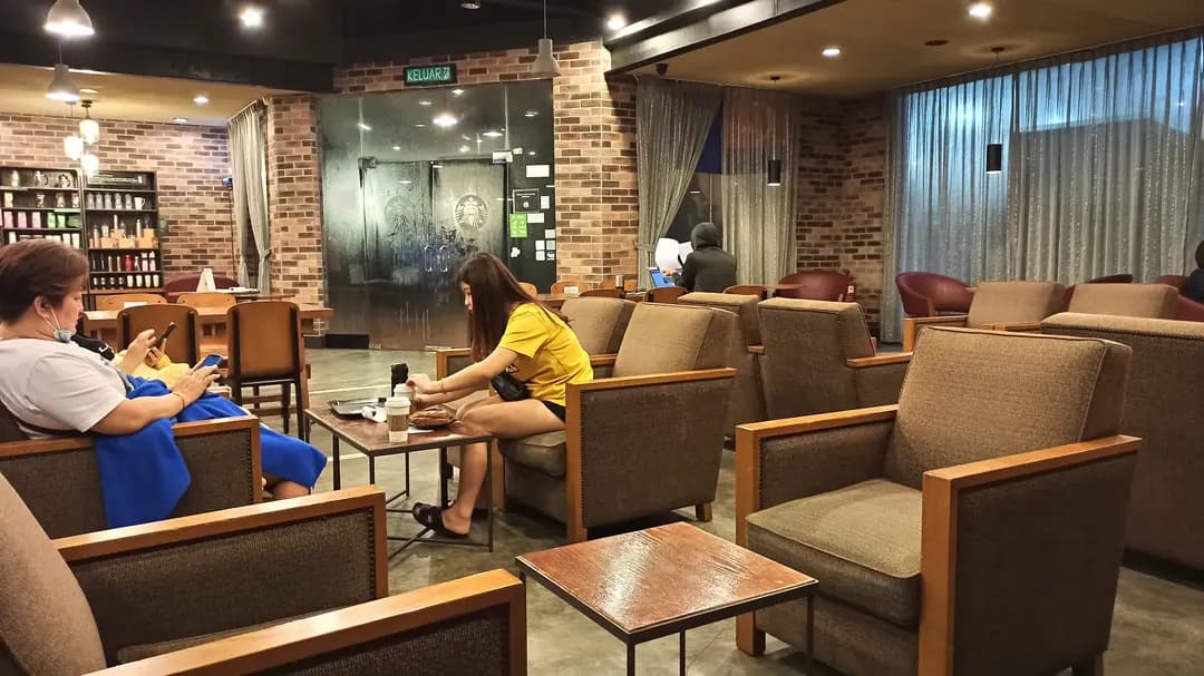 Starbucks Petronas Bayu Senibong DT photo 2