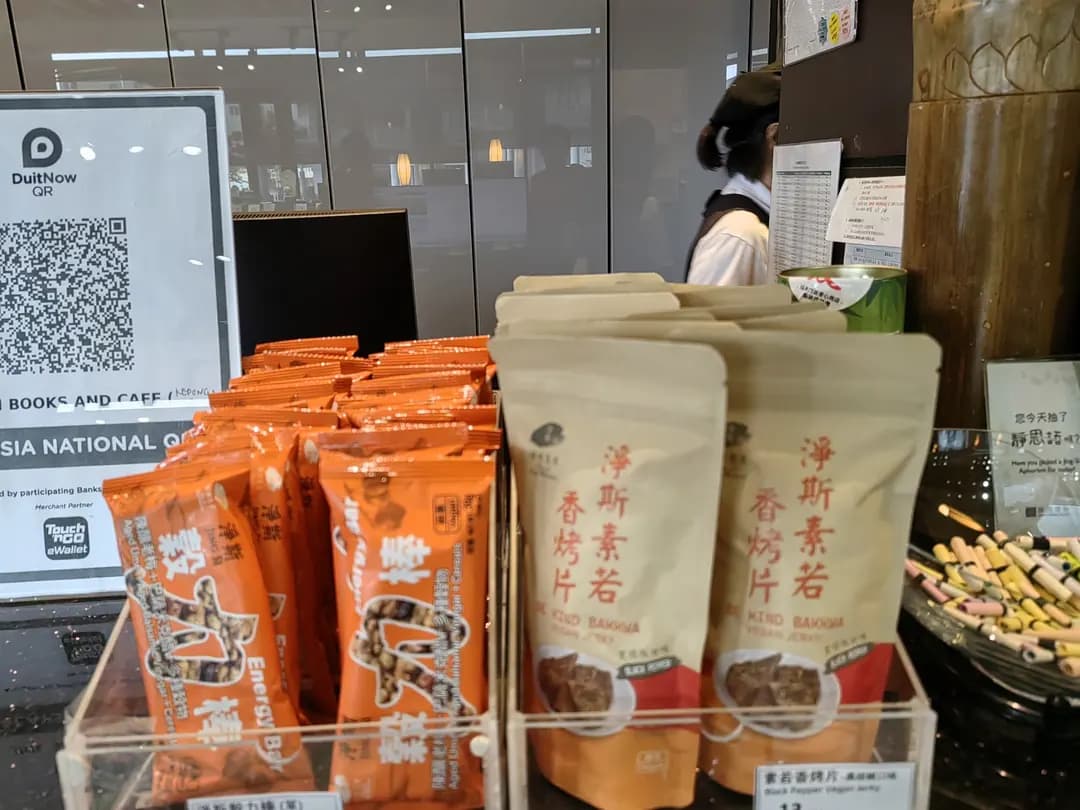 Jing-Si Books & Cafe photo 3