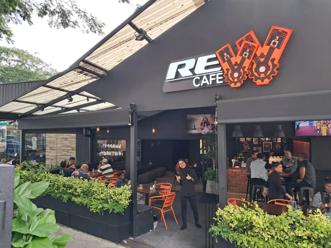 RevV Cafe photo 2