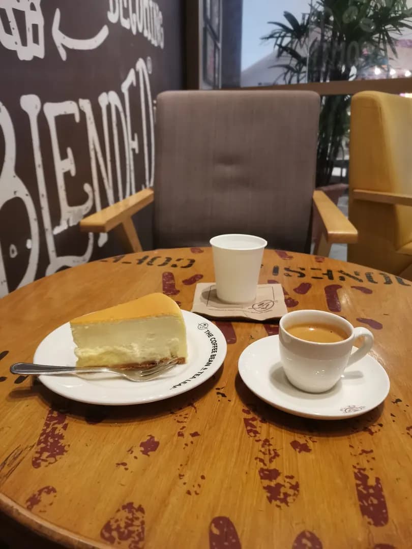 The Coffee Bean & Tea Leaf photo 3