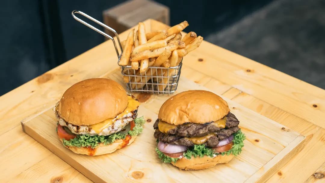 Burger on 16 photo 3