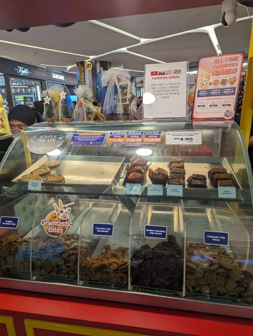 Famous Amos photo 3