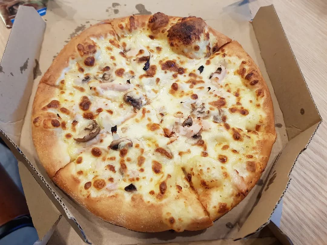 Domino's Denai Alam photo 3