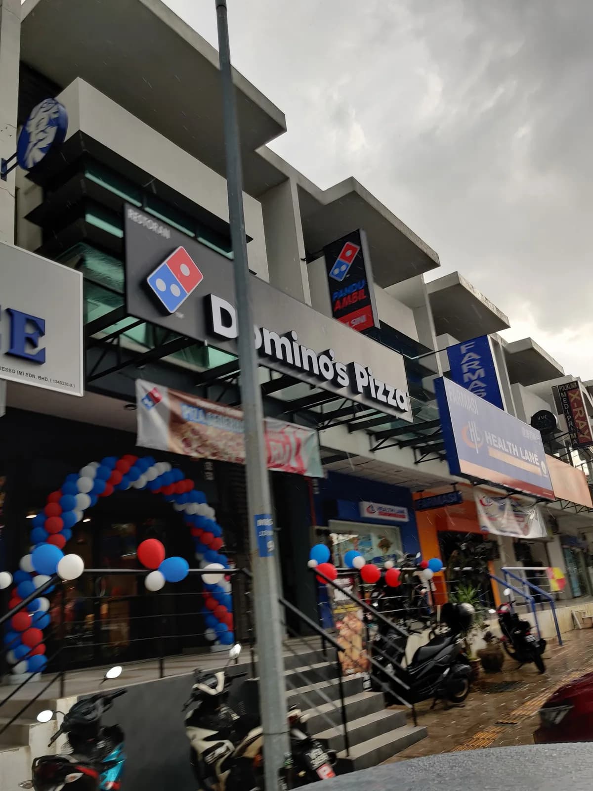 Domino's Denai Alam