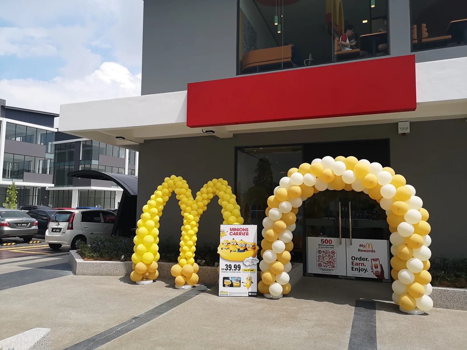 McDonald's Iconic Point DT
