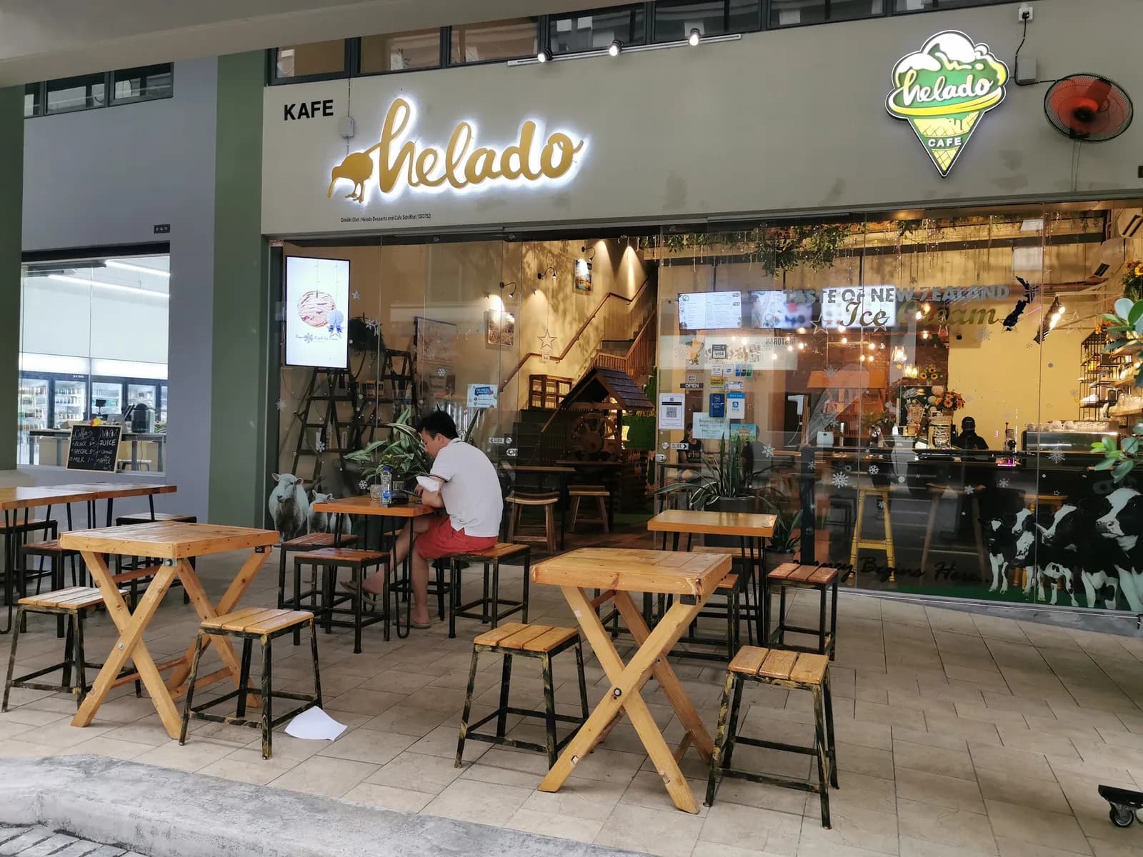 Helado Desserts & Cafe @Sunway Damansara