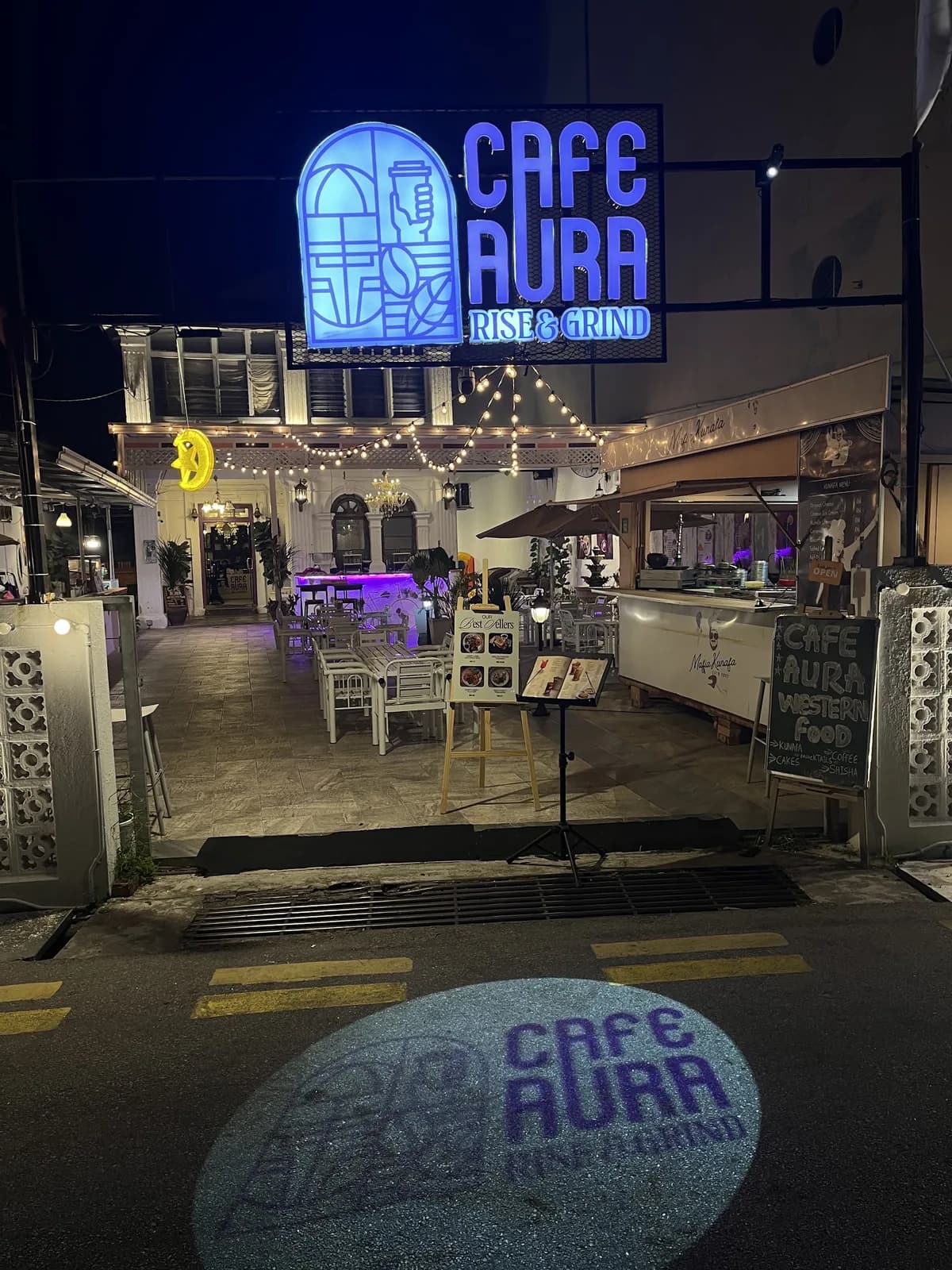 AURA CAFE RISE AND GRIND