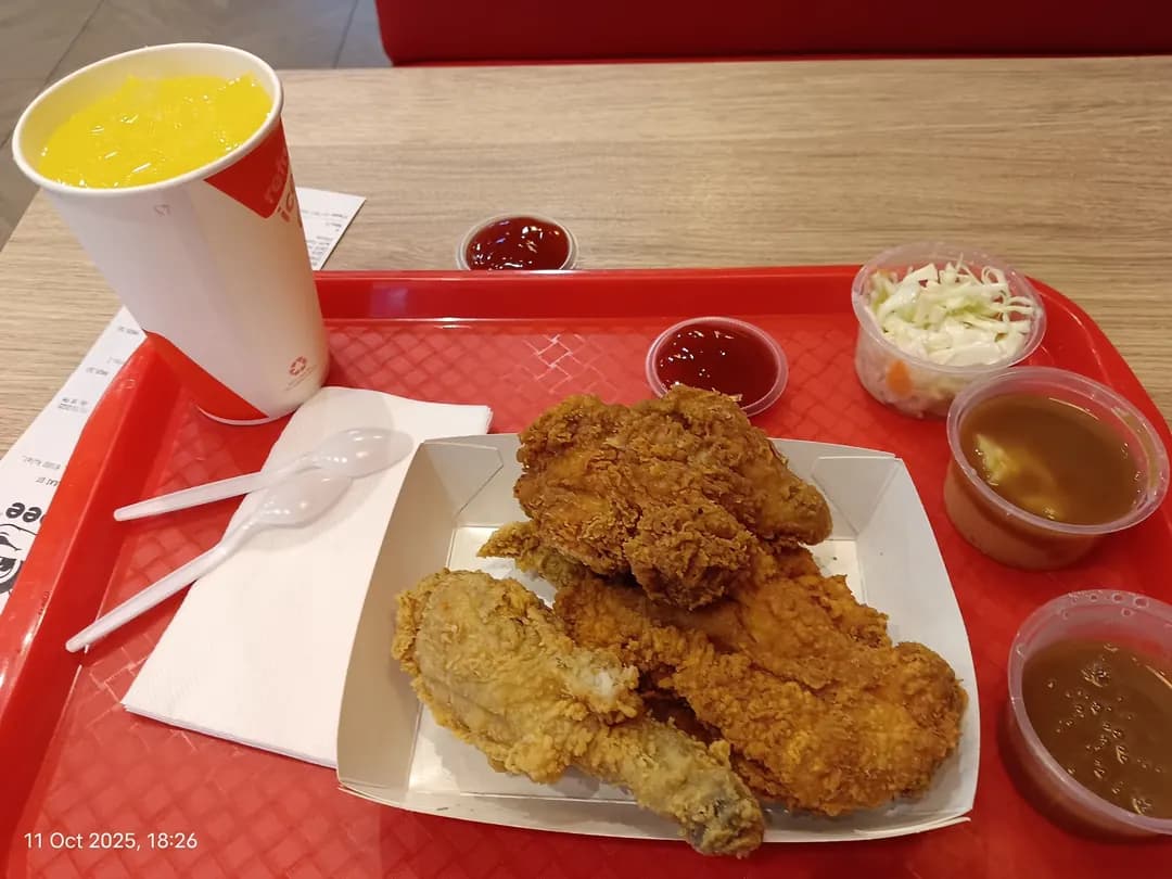 Jollibee Shell Kulai DT photo 3
